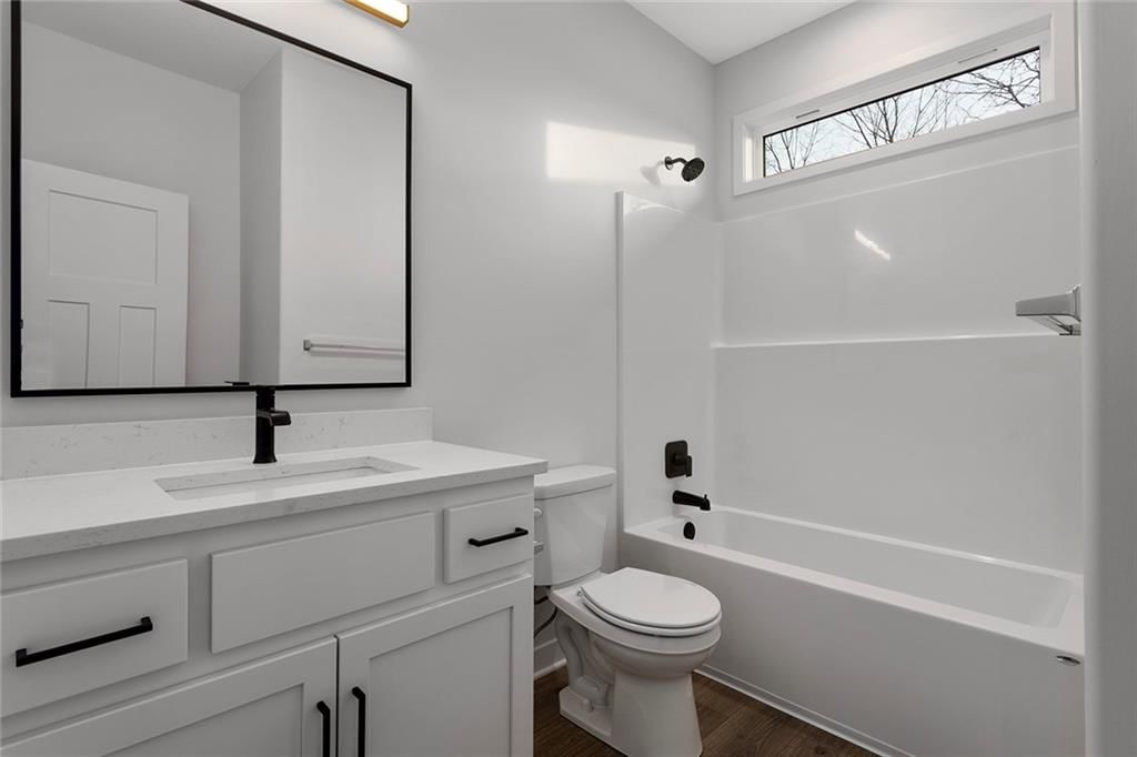 110 E Woodland Avenue — photo 25