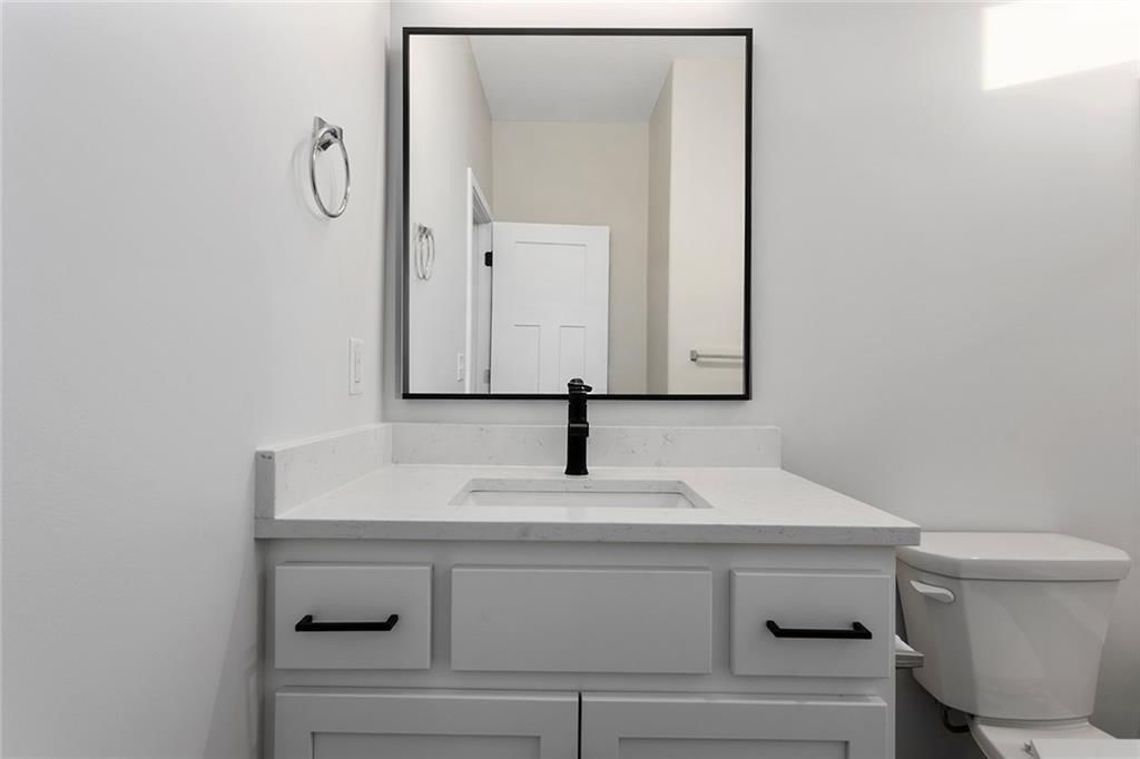 110 E Woodland Avenue — photo 26