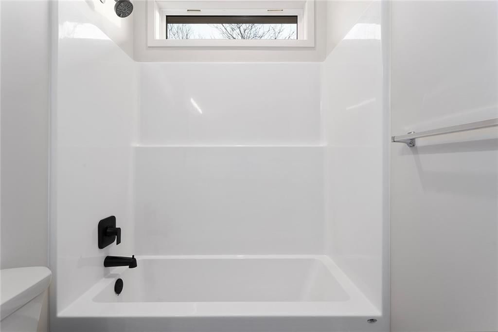 110 E Woodland Avenue — photo 27