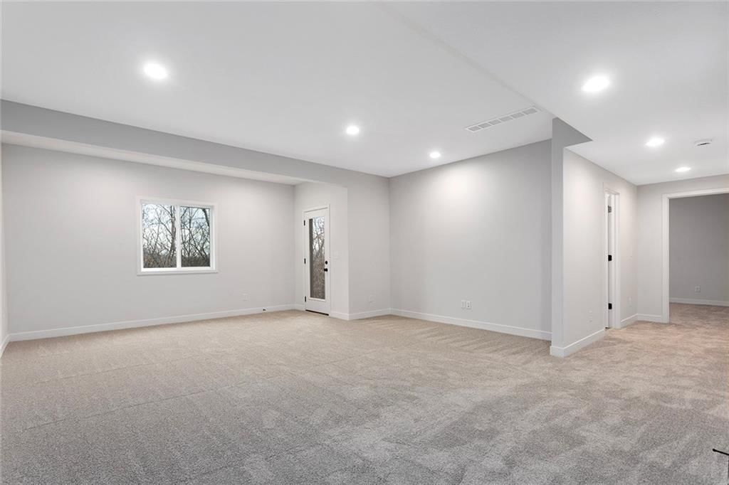 110 E Woodland Avenue — photo 29