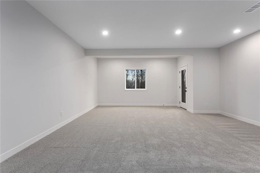 110 E Woodland Avenue — photo 30