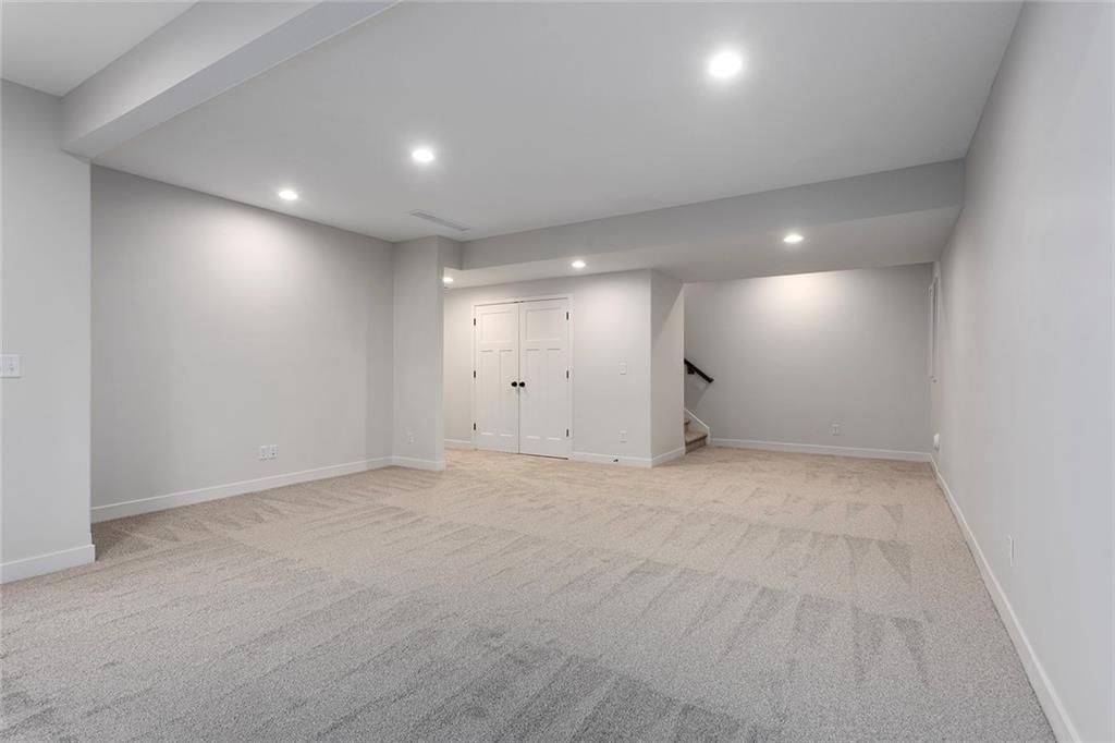 110 E Woodland Avenue — photo 31