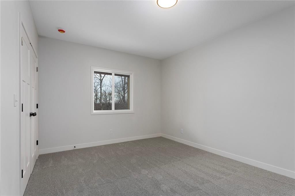 110 E Woodland Avenue — photo 33
