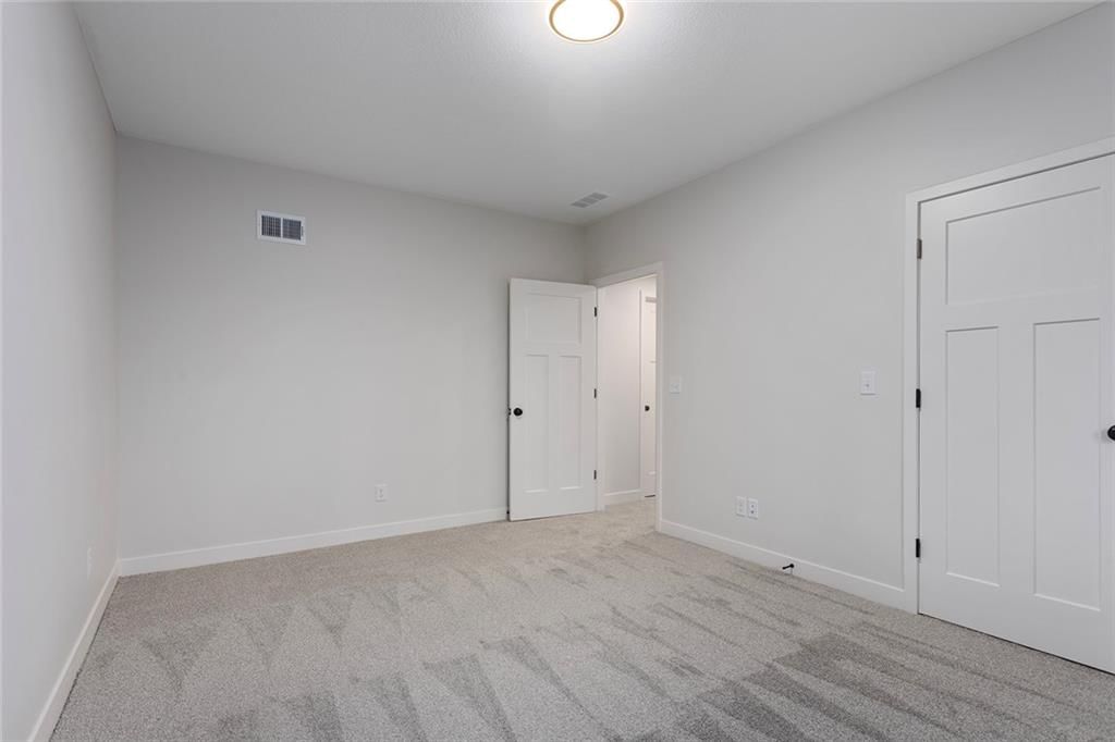 110 E Woodland Avenue — photo 34