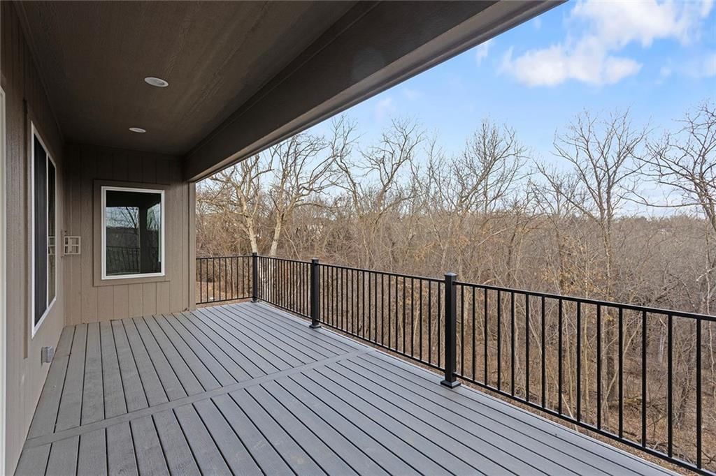 110 E Woodland Avenue — photo 36