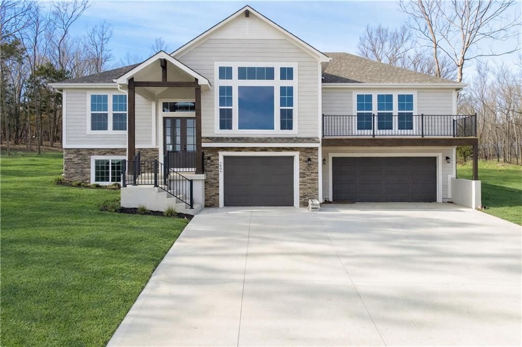 1604 Stonewall Drive, Oak Grove, MO