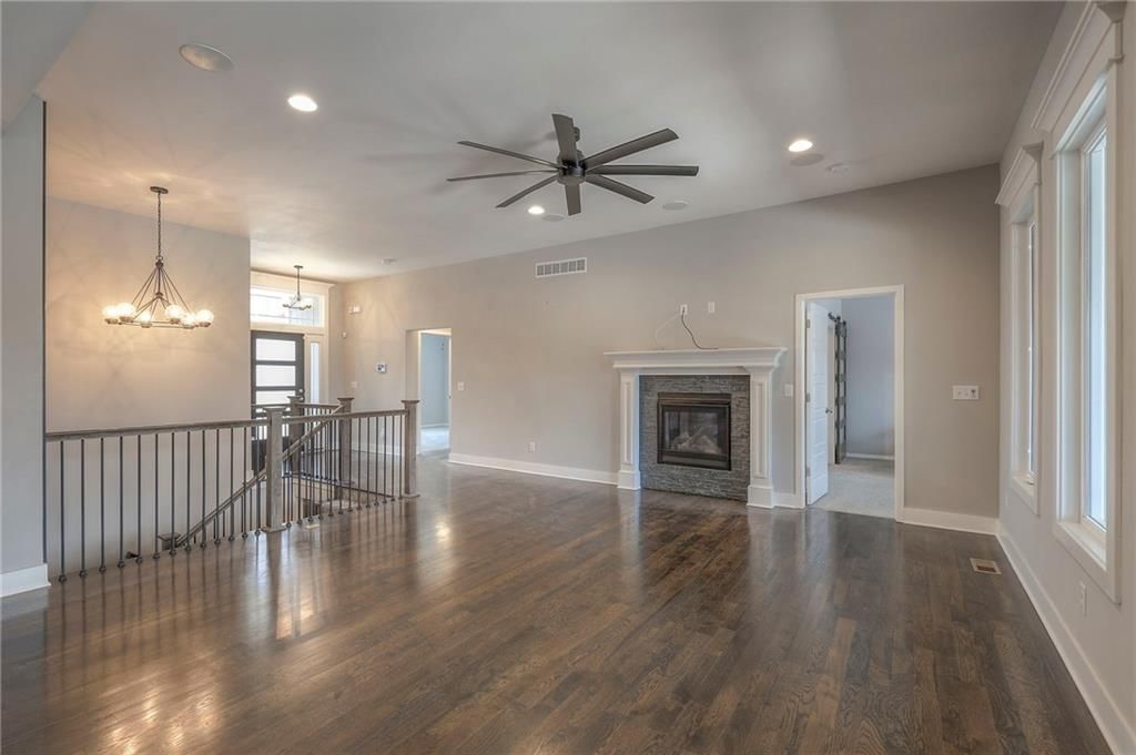 Photo 7 of 31 - 3525 S Woodland Court
