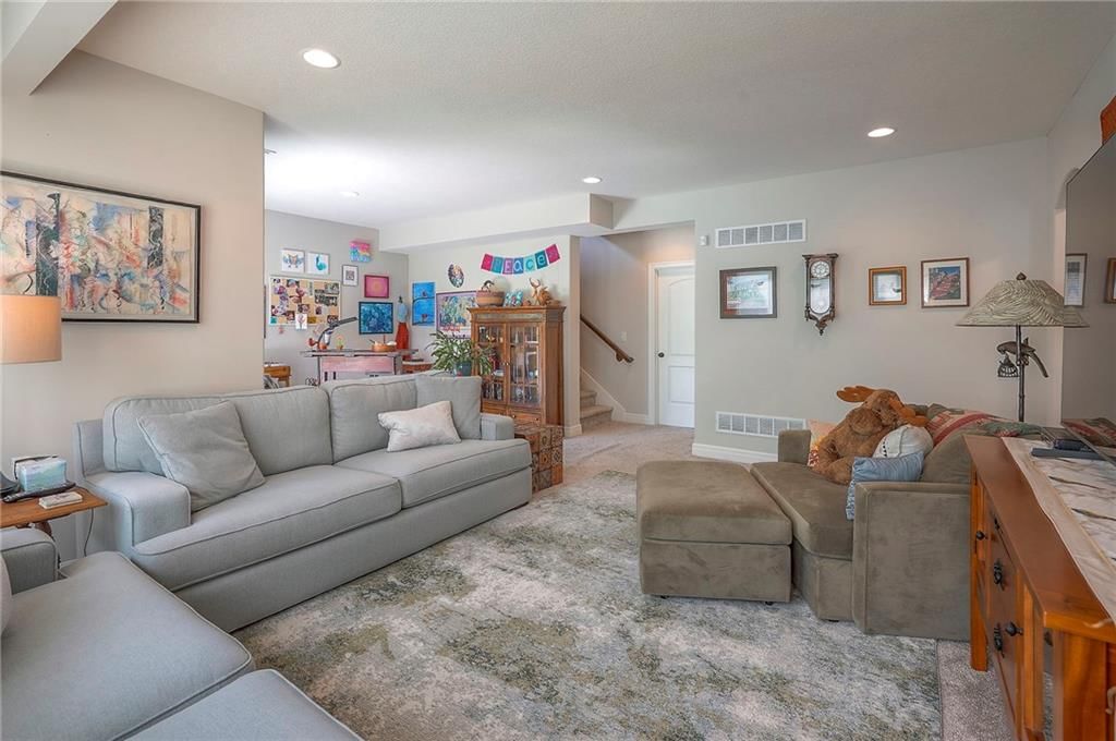 1227 Buckingham Court — photo 35