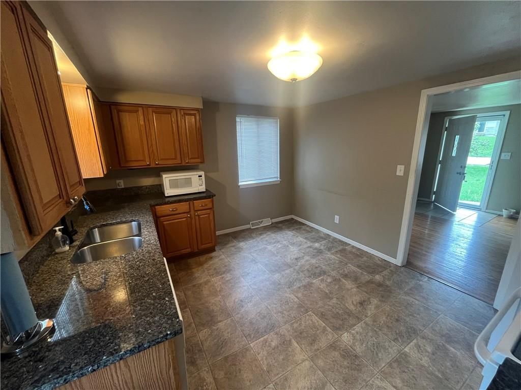 803 NE 82nd Terrace — photo 5
