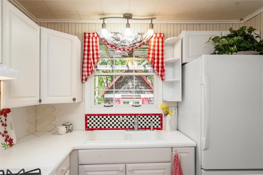 920 Grove Street — photo 16