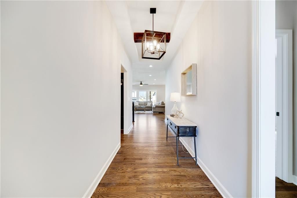 Photo 8 of 38 - 2348 NE Colonnade Avenue