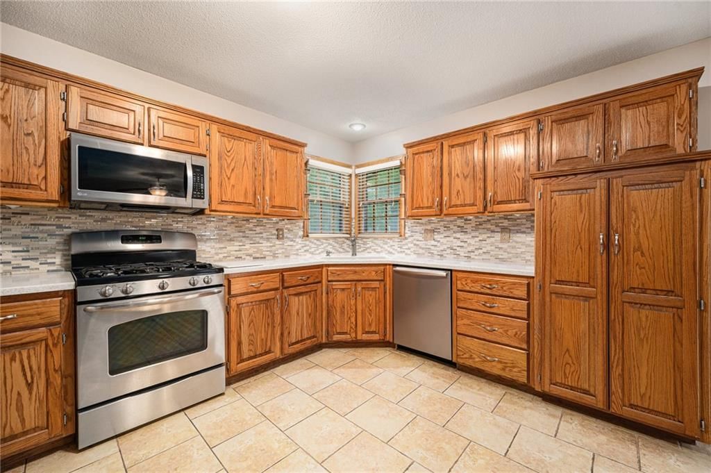 14242 W 121st Street — photo 9