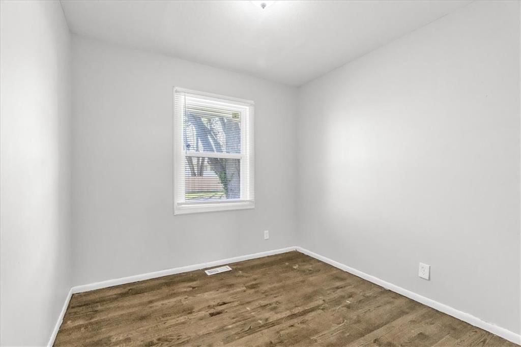8802 E 92nd Street — photo 10