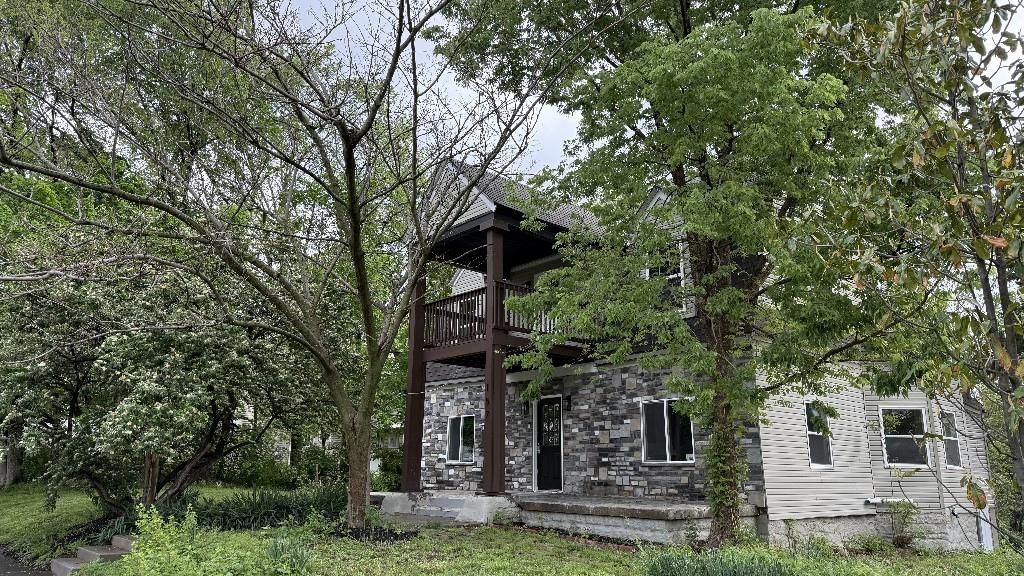 Photo 3 of 21 - 157 Clark Avenue
