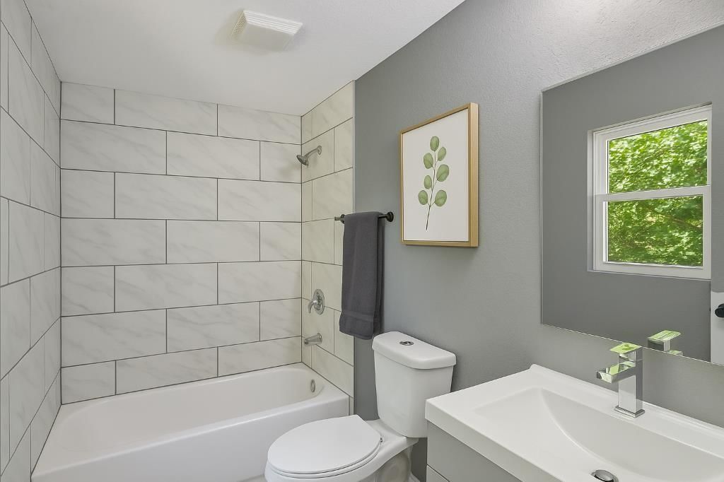 Photo 15 of 21 - 157 Clark Avenue