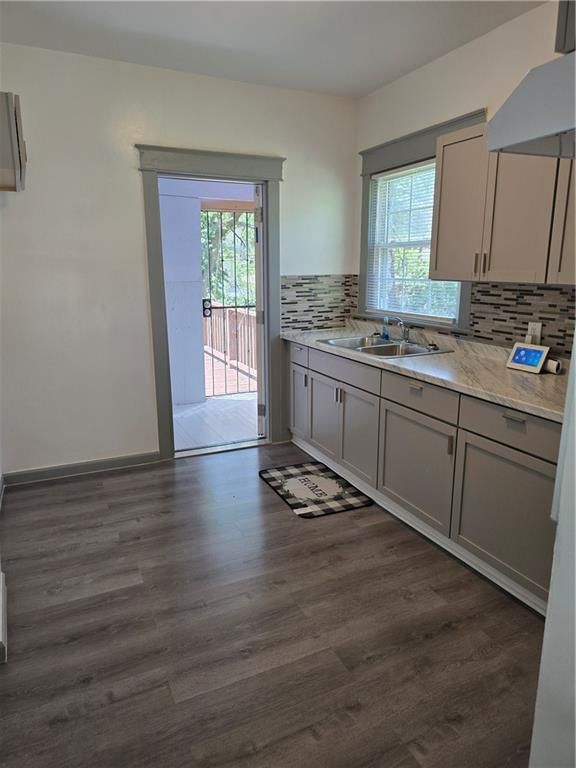 Photo 10 of 16 - 3618 Olive Street