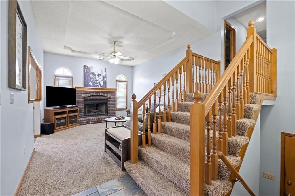619 NE Bryant Drive — photo 5