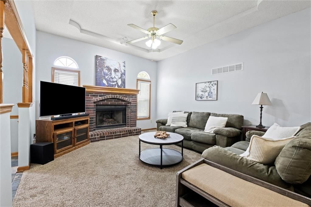 619 NE Bryant Drive — photo 6