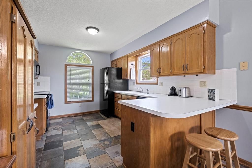 619 NE Bryant Drive — photo 10