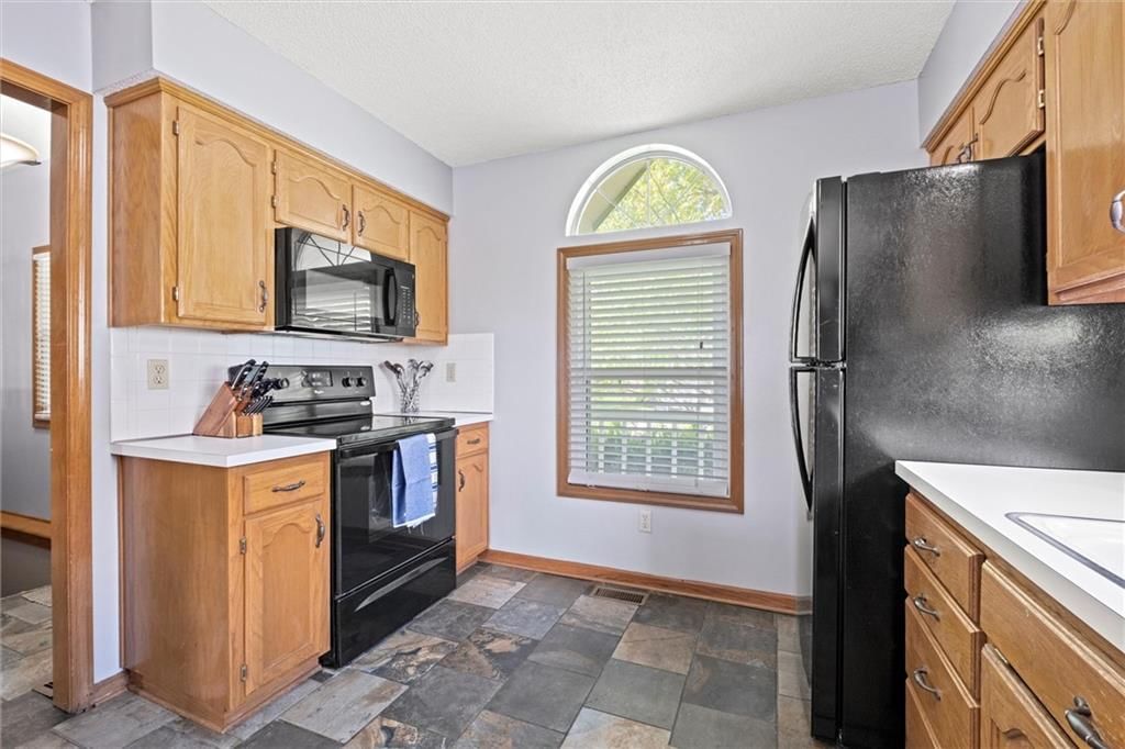 619 NE Bryant Drive — photo 11