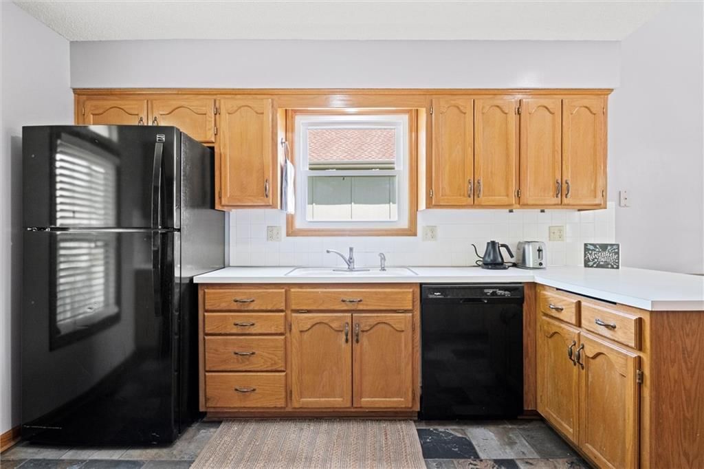 619 NE Bryant Drive — photo 13