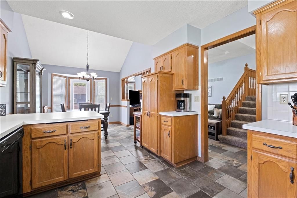 619 NE Bryant Drive — photo 14