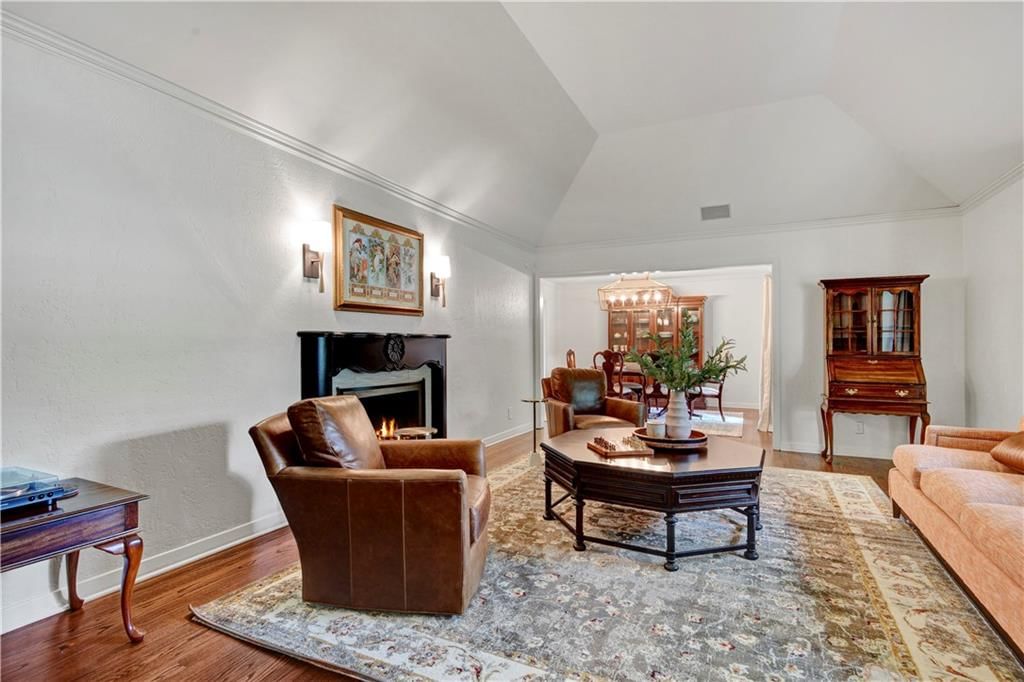 Photo 5 of 49 - 2802 W 66th Terrace