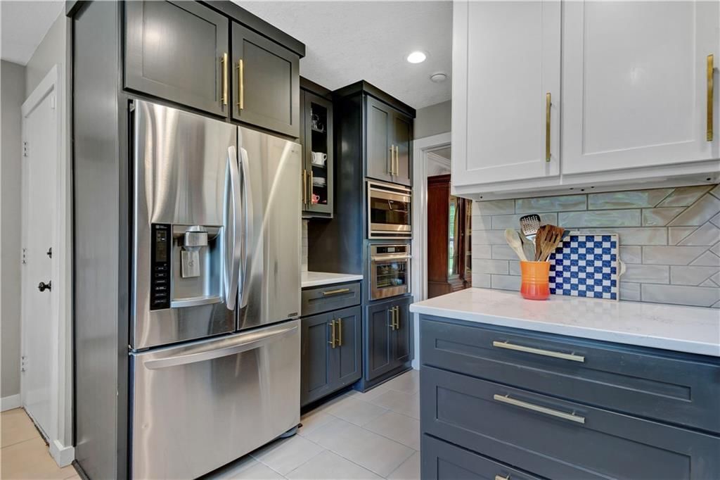 Photo 10 of 49 - 2802 W 66th Terrace