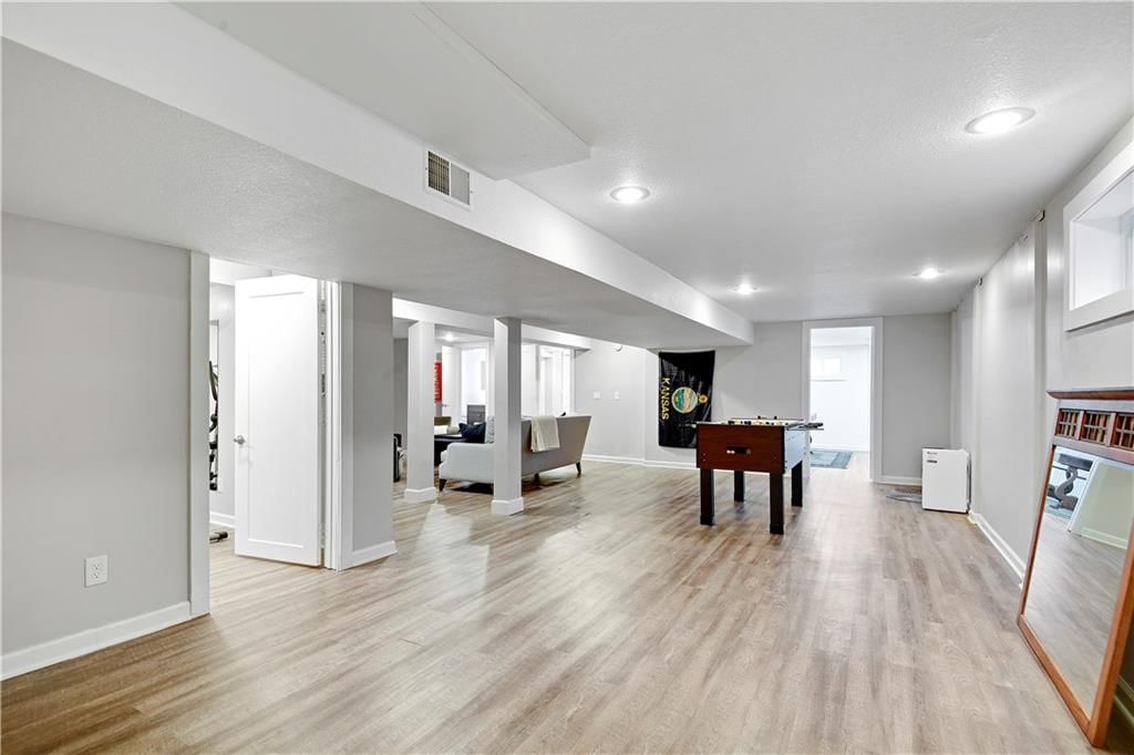 Photo 32 of 49 - 2802 W 66th Terrace