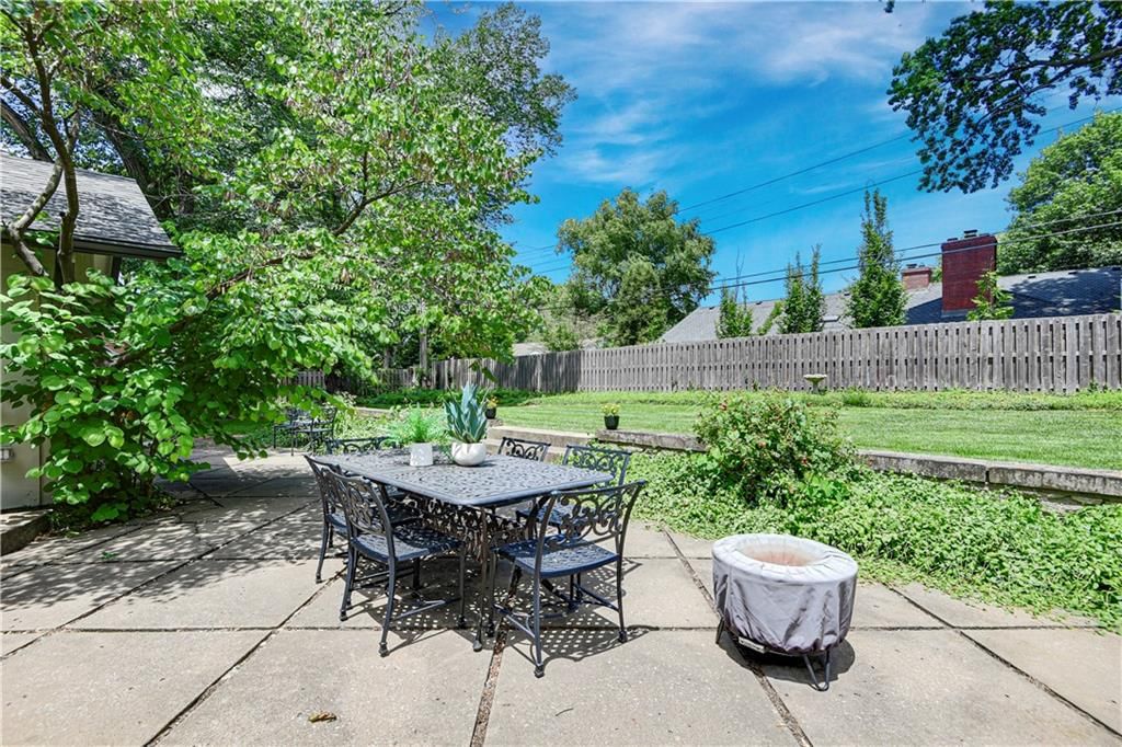 Photo 45 of 49 - 2802 W 66th Terrace