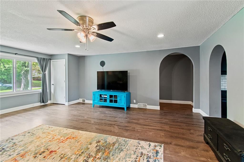 135 E Longfellow Street — photo 7