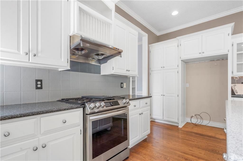 7406 W 145TH Terrace — photo 21