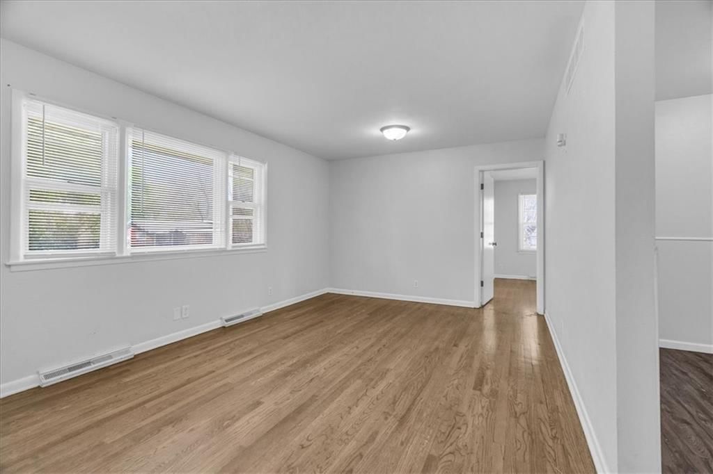 Photo 10 of 26 - 479 NE Meadowbrook Road