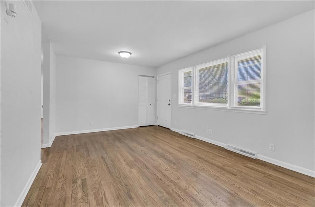 Photo 11 of 26 - 479 NE Meadowbrook Road