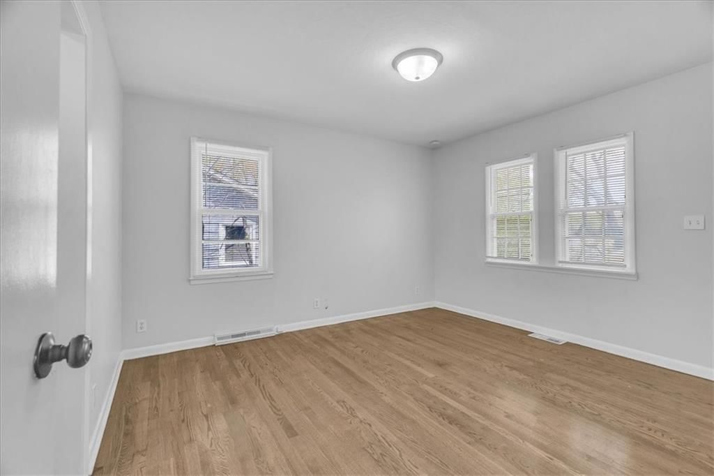 Photo 14 of 26 - 479 NE Meadowbrook Road