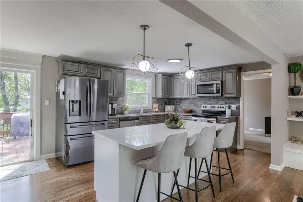 10607 W 57th Terrace — photo 9