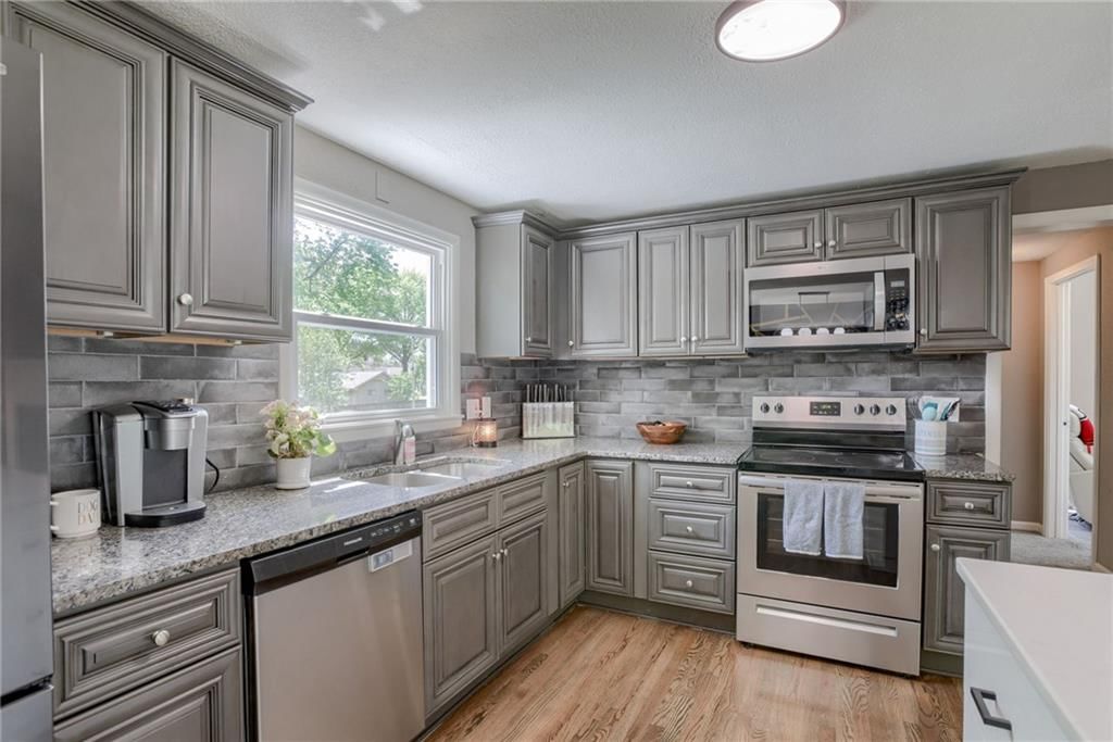 10607 W 57th Terrace — photo 11