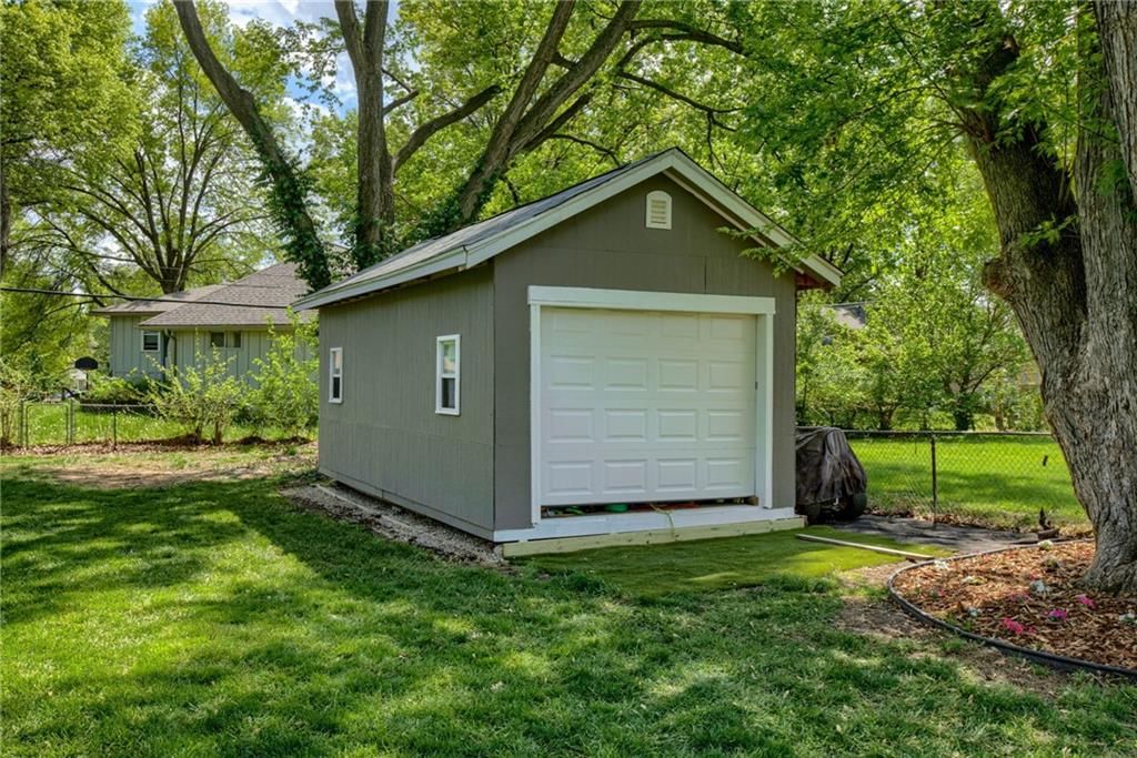 10607 W 57th Terrace — photo 35