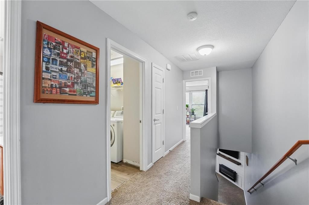 Photo 12 of 26 - 5431 Hickory Street
