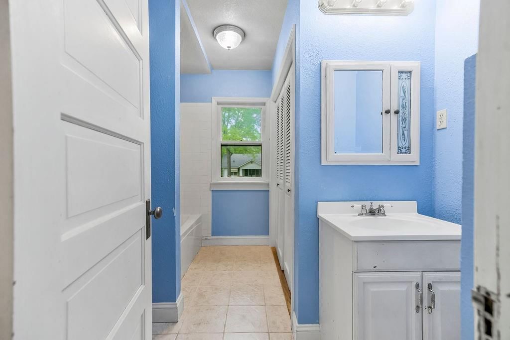 231 W Park Street — photo 11