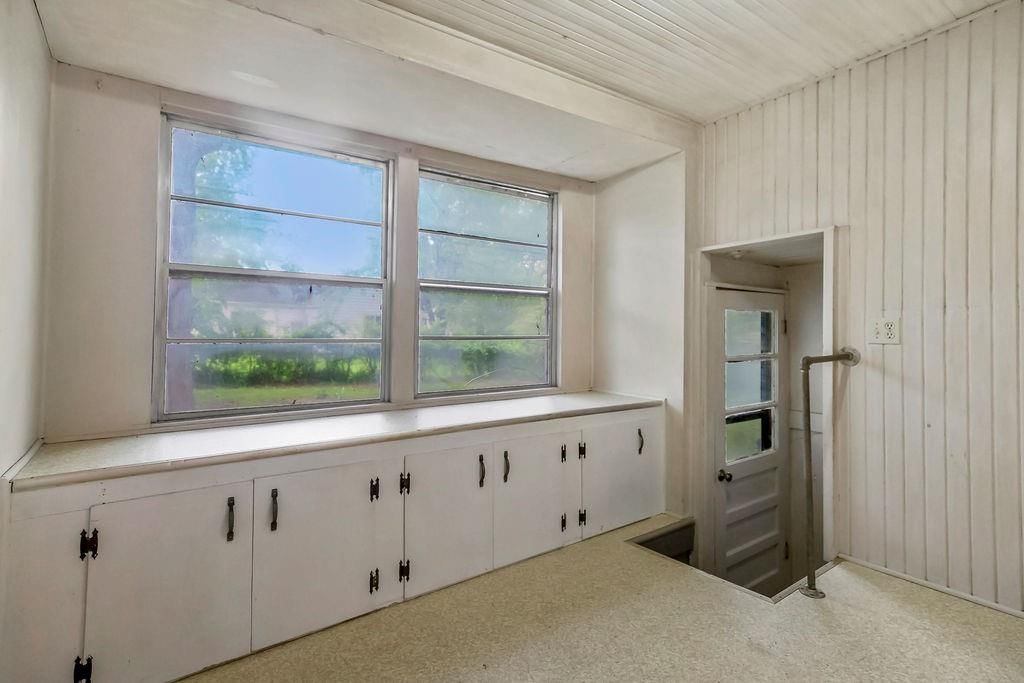 231 W Park Street — photo 19