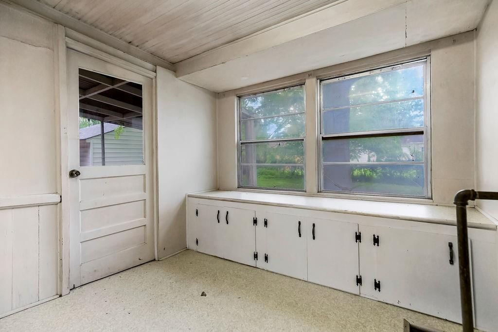 231 W Park Street — photo 20