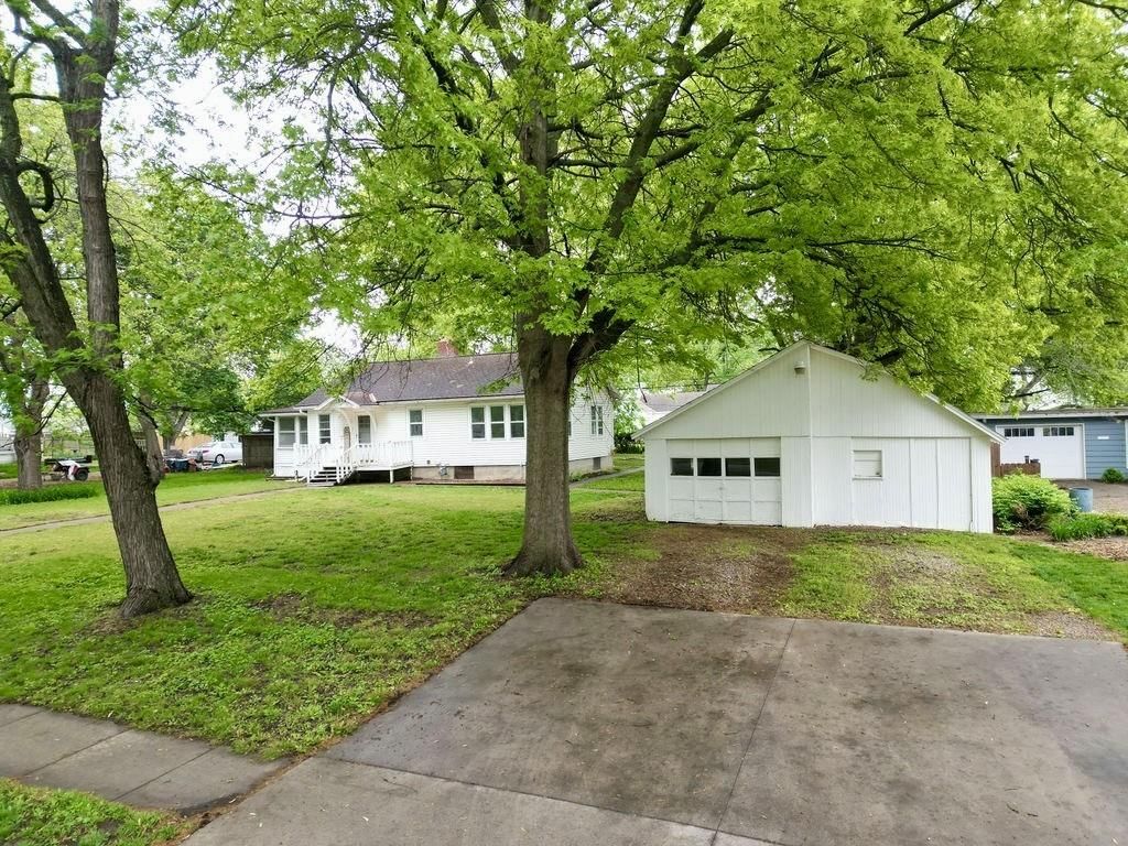 231 W Park Street — photo 27