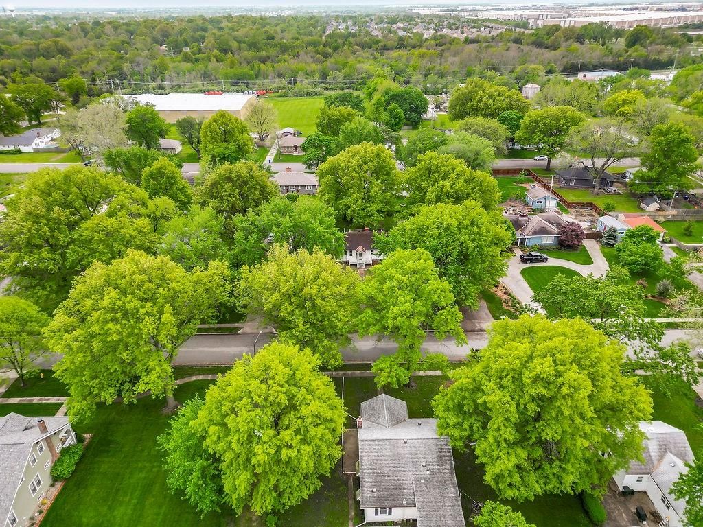 231 W Park Street — photo 33