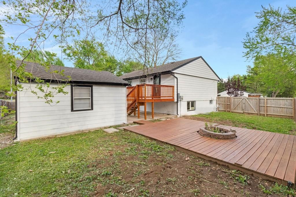 18514 E 8th Street — photo 3