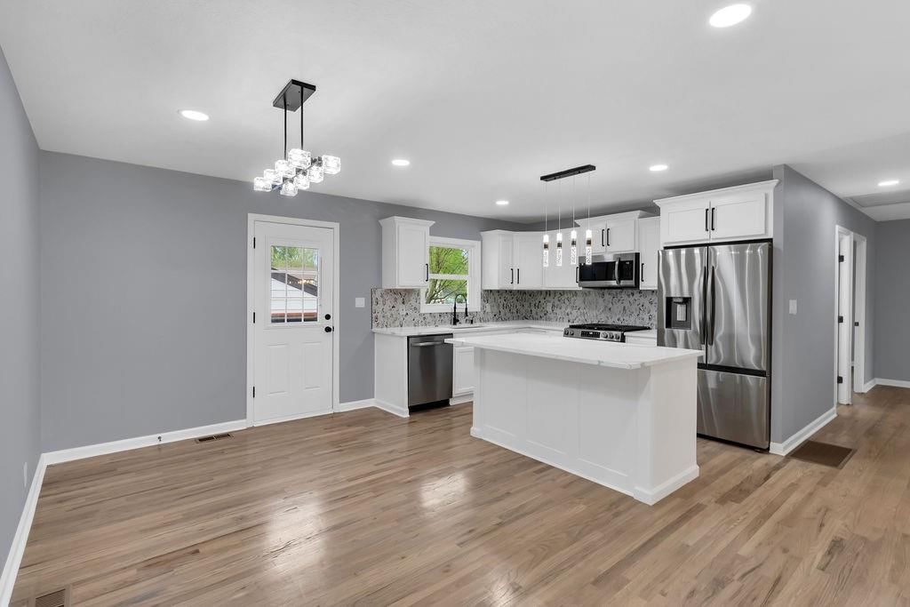 18514 E 8th Street — photo 5