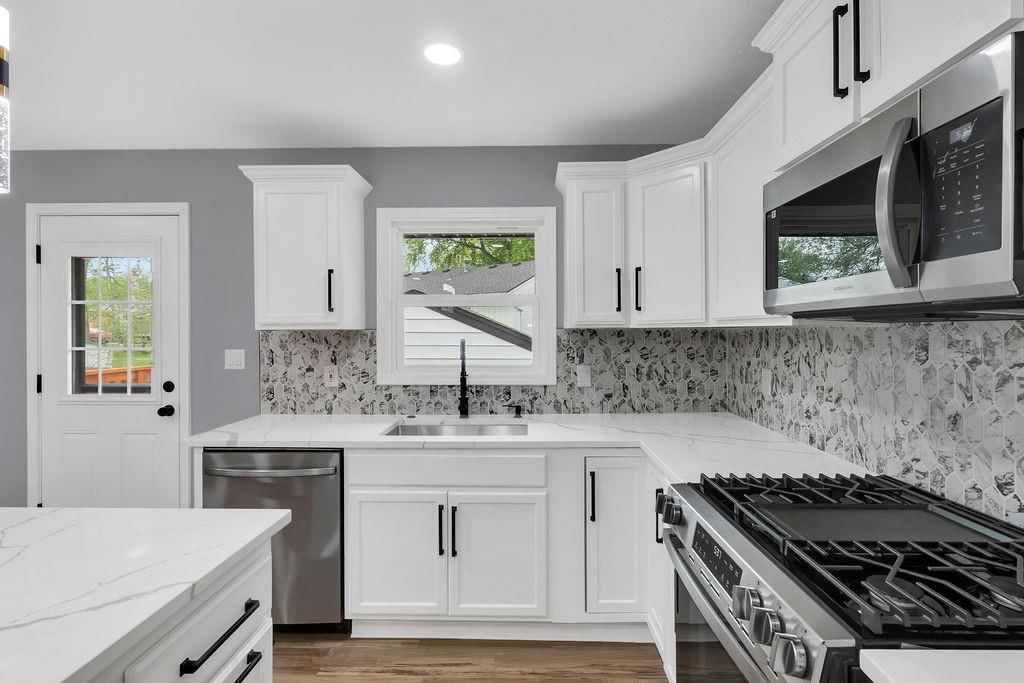 18514 E 8th Street — photo 6