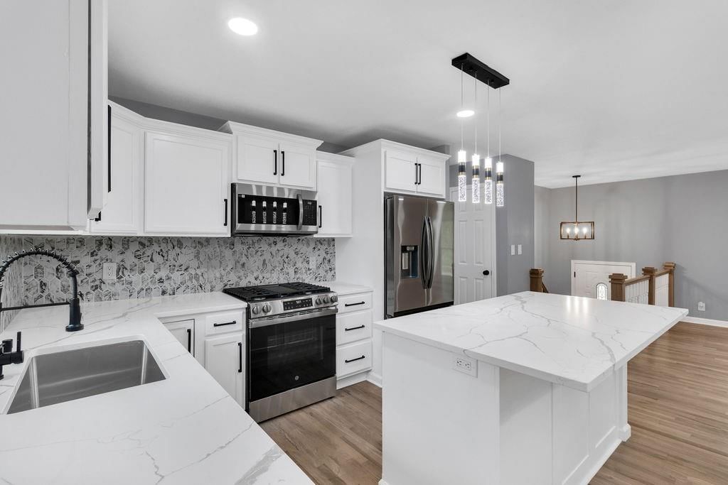 18514 E 8th Street — photo 7