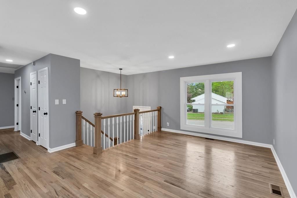 18514 E 8th Street — photo 8