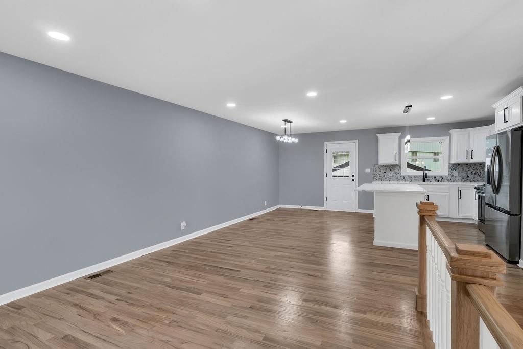 18514 E 8th Street — photo 9